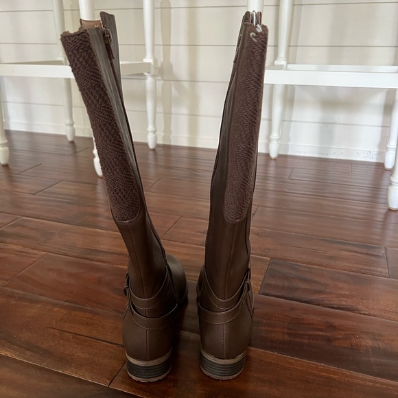 Tall knee high boots. Size 7.5 - Picture 4 of 5